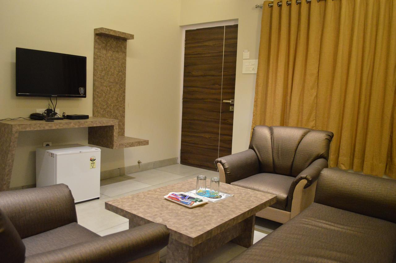 Resort Ruturaj Inn Alibaug Extérieur photo